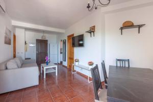 Torreblanca seafront apt by Costarentals - Ref 102