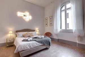 Magenta Apartment by Mamo Florence