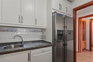 Marysol Apt with pool by Costarentals - Ref 200