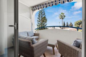 Marysol Apt with pool by Costarentals - Ref 200