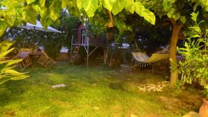 Diamants Place with Treehouse Garden