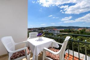 Apartment in Seget Vranjica with sea view, balcony, air conditioning, WiFi 5142-3