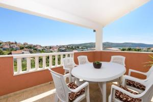 Apartment in Seget Vranjica with sea view, terrace, air conditioning, WiFi 5142-4