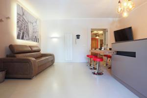 GuestHost - Fate Foria Style House