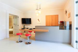GuestHost - Fate Foria Style House