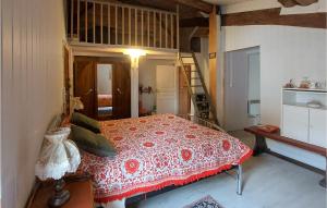 Maisons de vacances Amazing home in Thiers with WiFi and 4 Bedrooms : photos des chambres