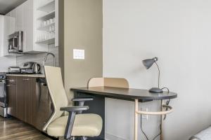 E Cambridge 2BR w Gym WD nr Lechmere T BOS-636