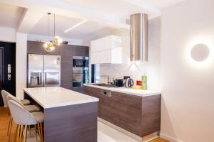 EcoStay - Infinity business class 2BDR apartment by the sea in Alimos