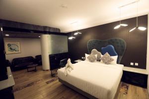 Humming Bird Hotel & Banquet