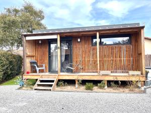 Maisons de vacances EcoKub T3 Proche plages Lacs, wifi : Maison 2 Chambres