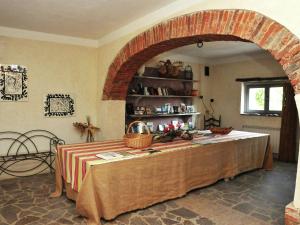 Apartment near Lake Trasimeno with Pool