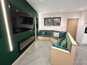 Strawberry Fields Suite by Sasco Apartments