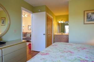 Toadally Relaxin Townhouse