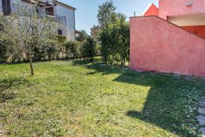 M348 - Marcelli, comodo trilocale nuovo con piscina e balcone