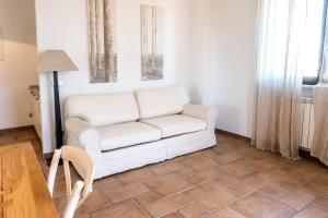M348 - Marcelli, comodo trilocale nuovo con piscina e balcone