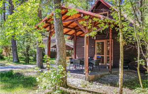 Cozy Home In Debki With Kitchen