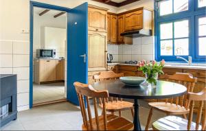 2 Bedroom Awesome Home In Loon Op Zand