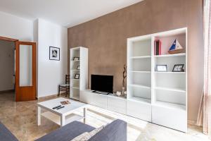 GuestHost - Florence Modern & Bright Apartment!