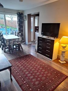 2-Bed Apartment Sleeps 6 with Parking