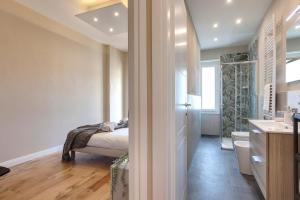 Khione Apartment by Mamo Florence