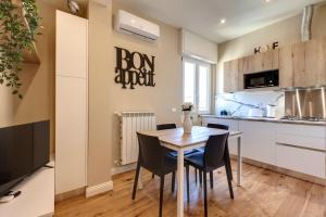 Khione Apartment by Mamo Florence