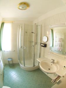 Budget Double Room room in Gartenhotel & Weingut Pfeffel Dürnstein
