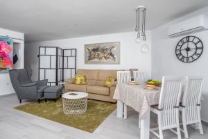 Apt Torreblanca with Pool by Costarentals - Ref 10