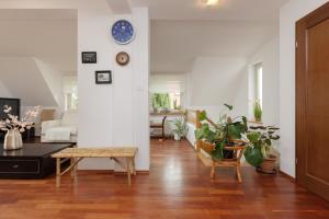 Quiet Bemowo House with Garden by Renters