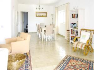 Charming House with Pool in Faro