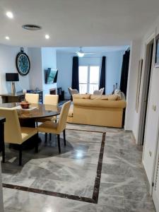 Monte Duquesa - 4 bedroom apt, 3 bathrooms close to Port and Beach, communal pool