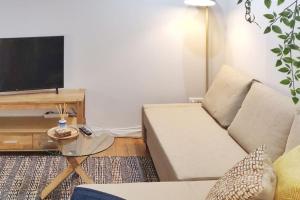 Two Bedroom Terrace Sanctuary in the Center