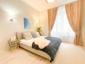 Downtown Deak-Ferris Wheel Luxury Home