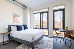 Queen Studio (Self Check-in with Virtual Front Desk) room in Kasa Alexandria Potomac