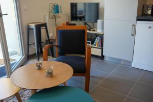 Chez Anja et José, jardin et 2 salles de bain