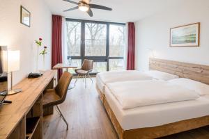 Double Room with Balcony room in Haus am Spreebogen