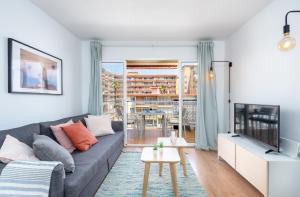 Beachfront seaview apartment in Los Boliches by Costarentals - Ref 141