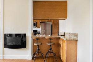 Marina Del Rey 1BR nr Marina shops dining LAX-445