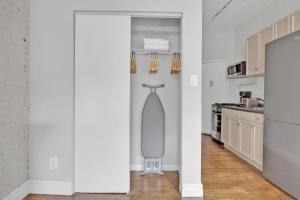 Beautiful W Village 1BR nr 1 train NYC-888