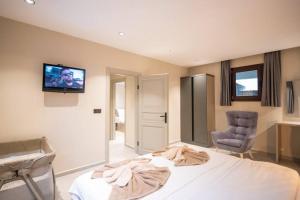 Havuzlu korunaklı jakuzili villa