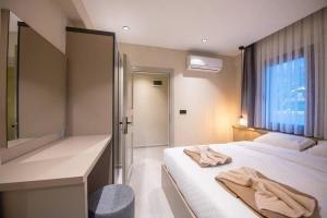 Havuzlu korunaklı jakuzili villa