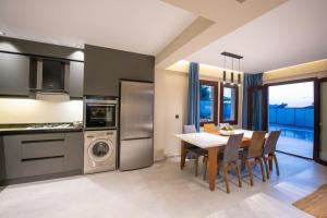 Havuzlu korunaklı jakuzili villa