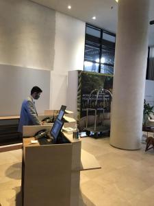 Apto em hotel 5*, varanda, 1 vaga, Itaim, SP