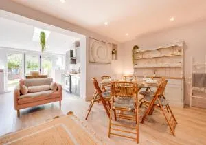 2 New England Cottages - Docking