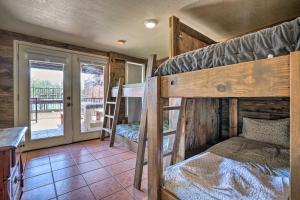 Families Welcome! Guadalupe River Lodge with Dock