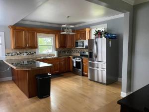 3bed 2bath nestled in cozy Grandview neighborhood