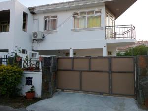 Cosy Apartment in Pereybere, Grand Baie - 35 m² with Terrace