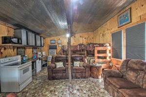 Pet-Friendly Vacation Rental in Braymer!