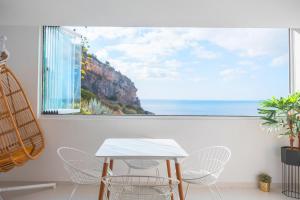 Sesimbra Beach House by Saudade