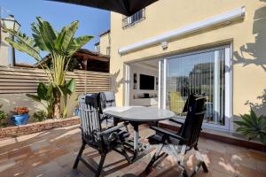 Luxury modern beachfront 3 bed gated community townhouse with pool, sun terrace, sea views close toamenities