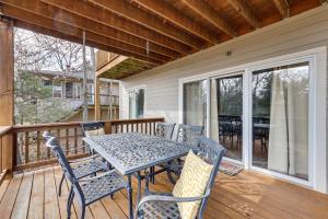 Waterfront Home on Beaver Lake with 2 Decks!